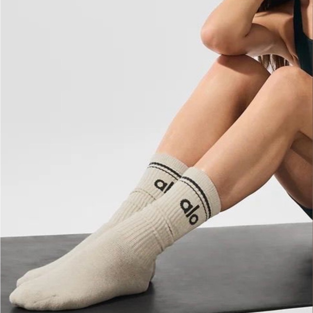ALO Yoga Unisex Medium Oatmeal Heather/Charcoal Green Throwback Socks